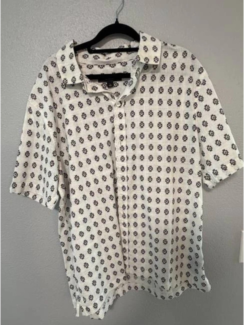 # 6194 Liverpool Los Angeles White Navy Print Short Sleeve Button Shirt Size M